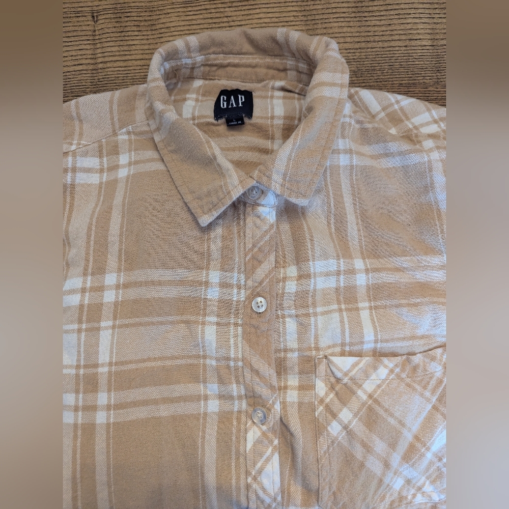 EUC GAP Womens Large Soft Relaxed Fit Button Down Flannel Plaid Shirt tan